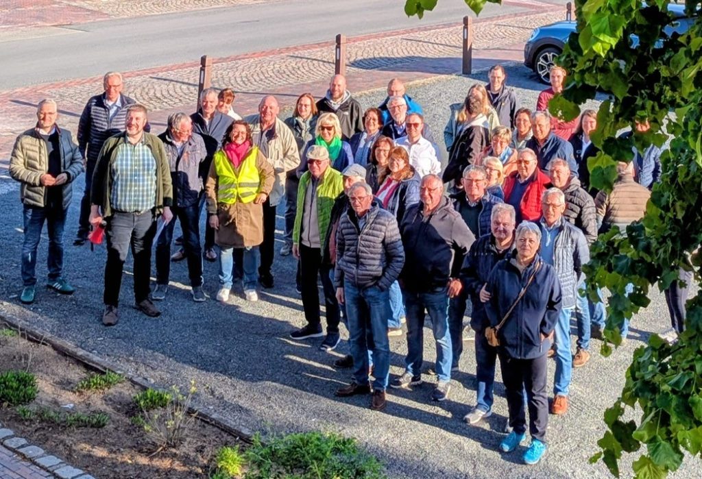 Zahlreiche Bürgerinnen und Bürger begleiten politischen Rundgang durch Bösel